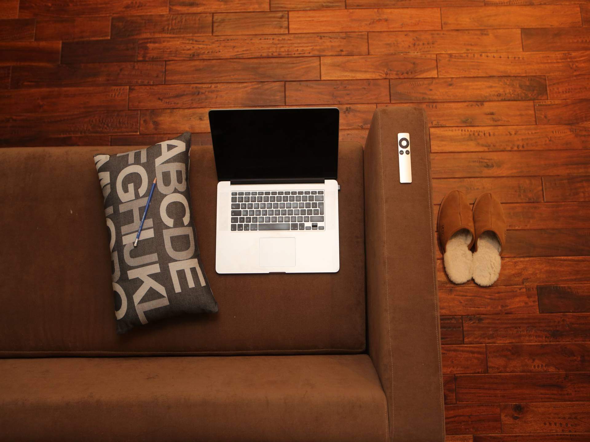 laptop-notebook-computer-macbook-mobile-apple-1087294-pxhere (1)